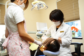 明らかな症状のない早期歯周病が見つかる大きなチャンスが、いわゆる「健診」です